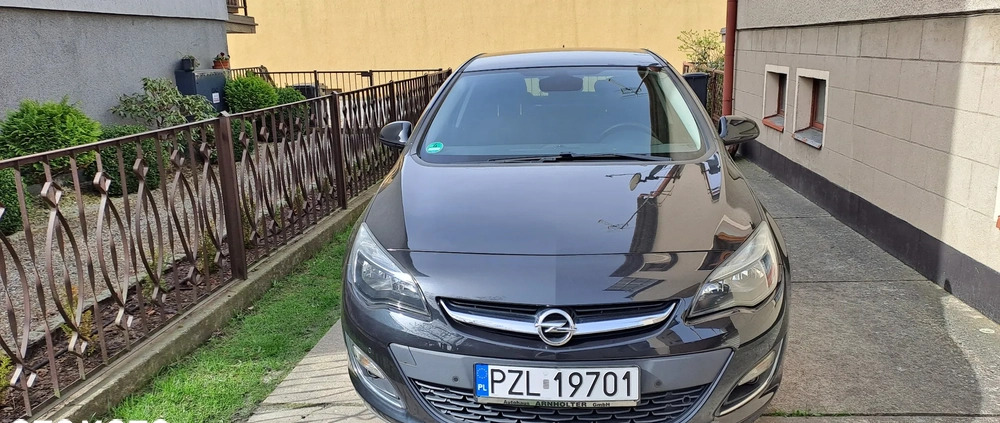 Opel Astra cena 35000 przebieg: 147800, rok produkcji 2013 z Złotów małe 46